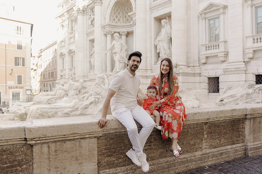 photoshoot in Trevi fountain