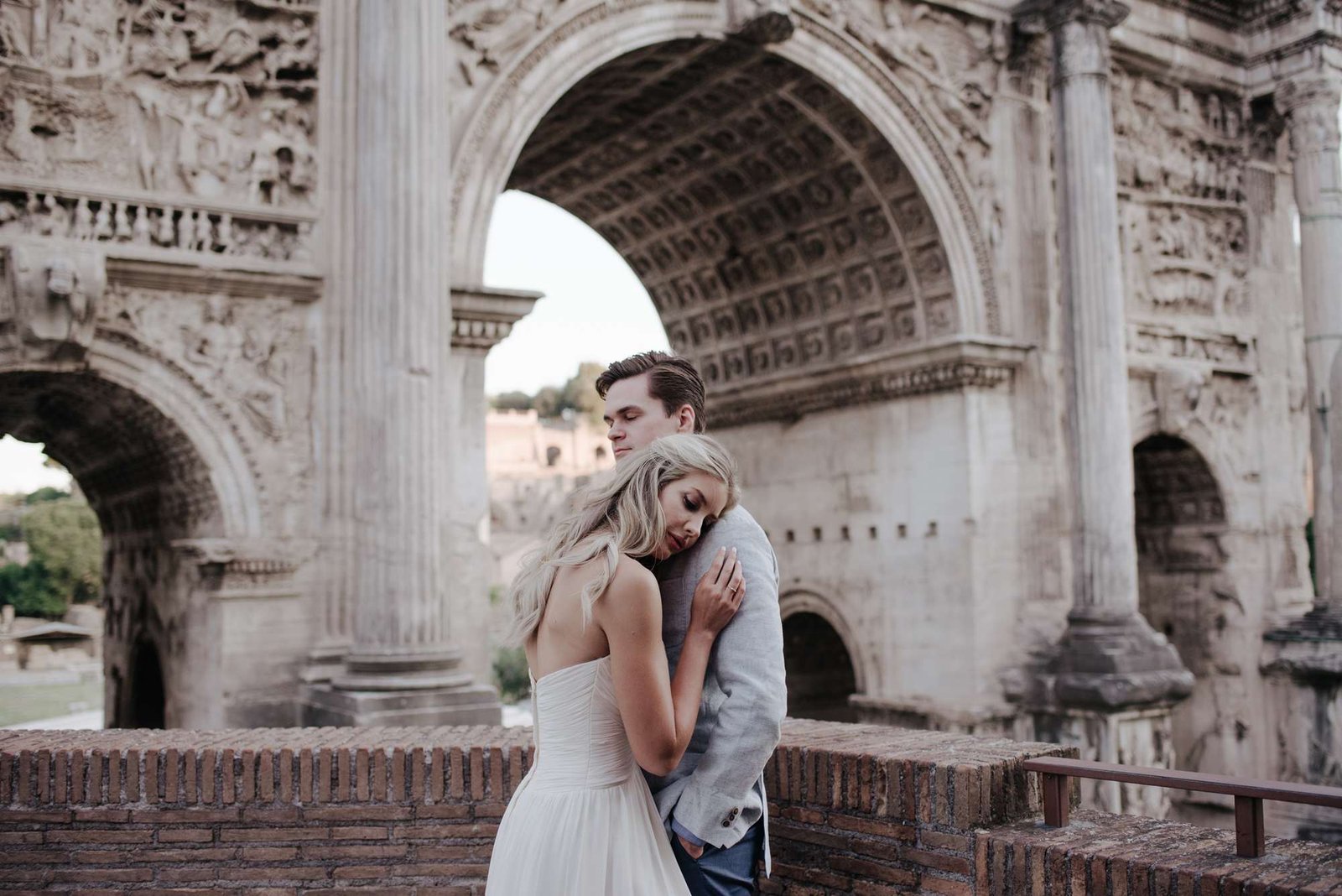 A couple under the Arch of Septimius Severus