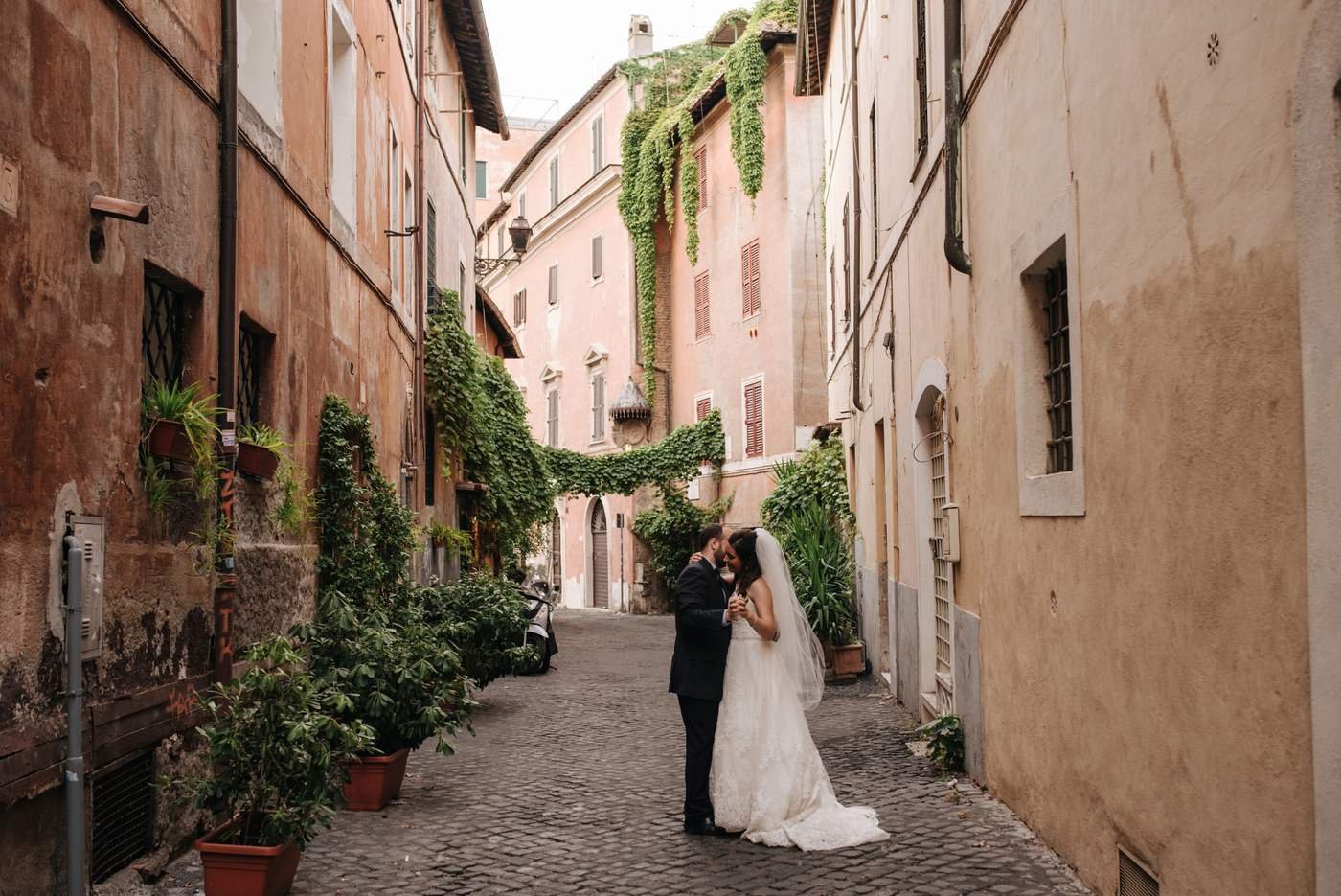 A couple in an empty alley in Trastevere